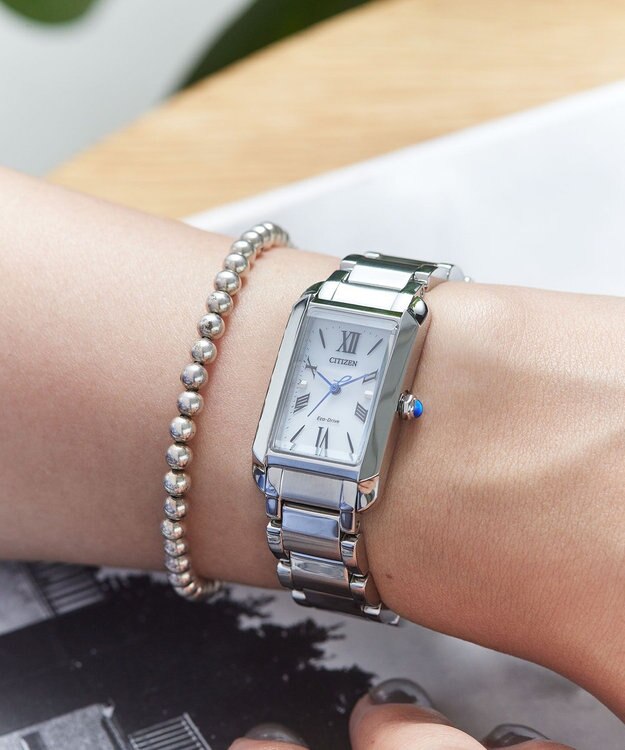 CITIZEN 【人気の長角ケース】電池交換不要の光発電エコ・ドライブ ウオッチ EW5620-55A シルバー