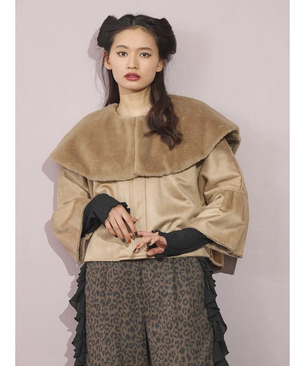 Green Parks ■ＥＳＣＡＲ　フラッフィーケープ付ショートコート Beige