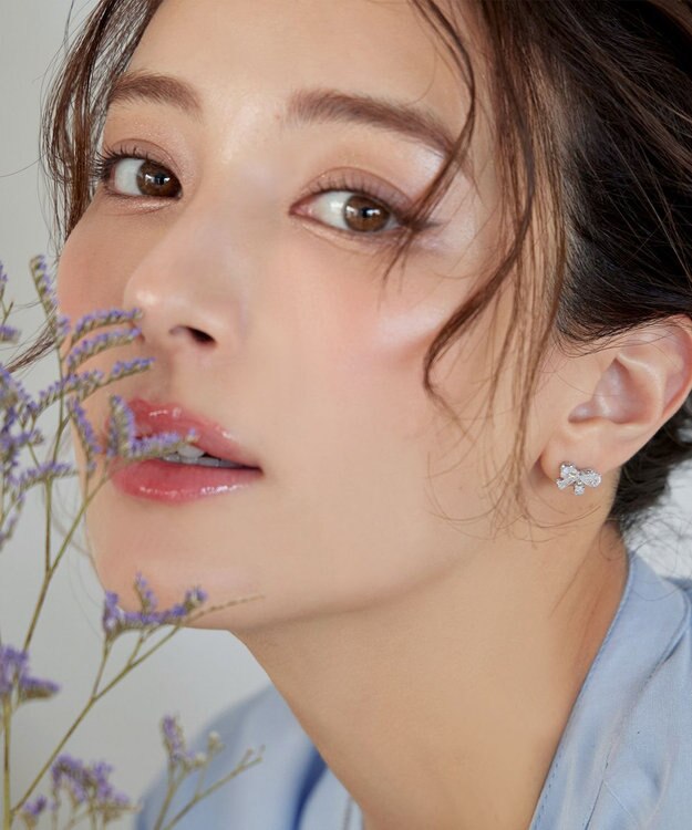 Tiaclasse 【金属アレルギー対応・選べる2タイプ】クリスタルリボンピアス シルバーB