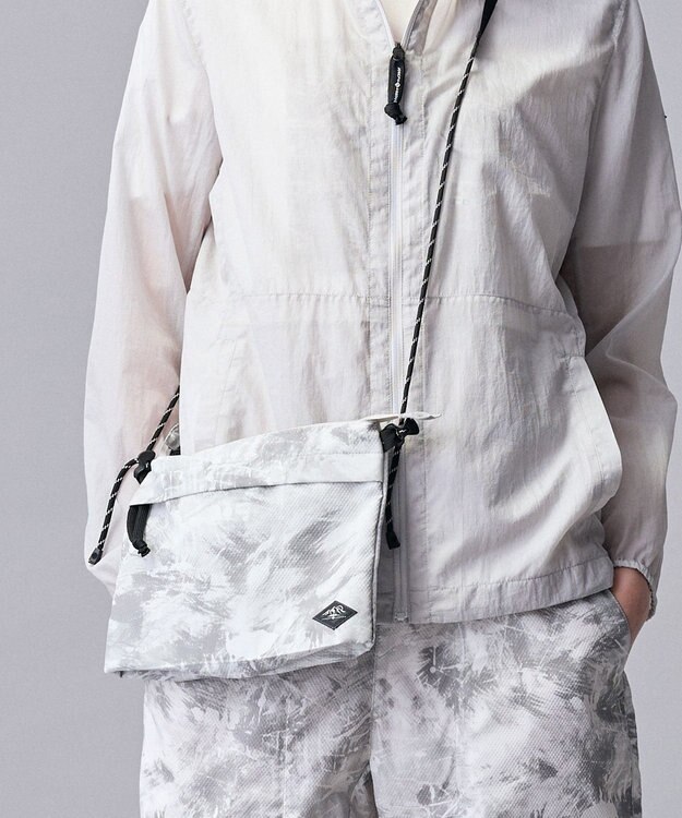 JOSEPH ABBOUD MOUNTAIN 【軽量/ECO撥水】エンボスプリント サコッシュ ライトグレー系5