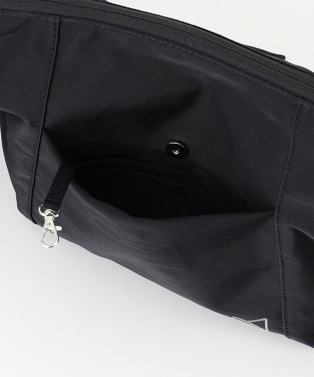 LA BAGAGERIE 【maison vert】 【トラベルにぴったり！】メニーポケットボディショルダーバッグ ブラック