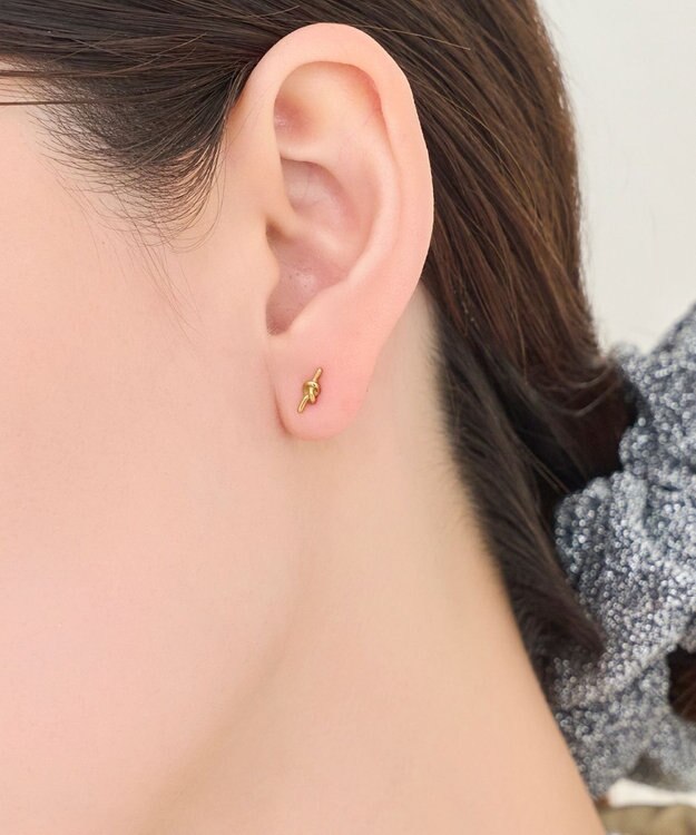 Phoebe 【金属アレルギー対応】プチノットピアス　ゴールド/サージカルステンレス ゴールド