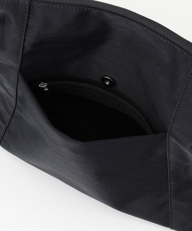 LA BAGAGERIE 【maison vert】 【トラベルにぴったり！】メニーポケットボディショルダーバッグ ブラック