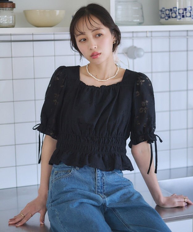 earth music&ecology 透かし花柄ブラウス Black