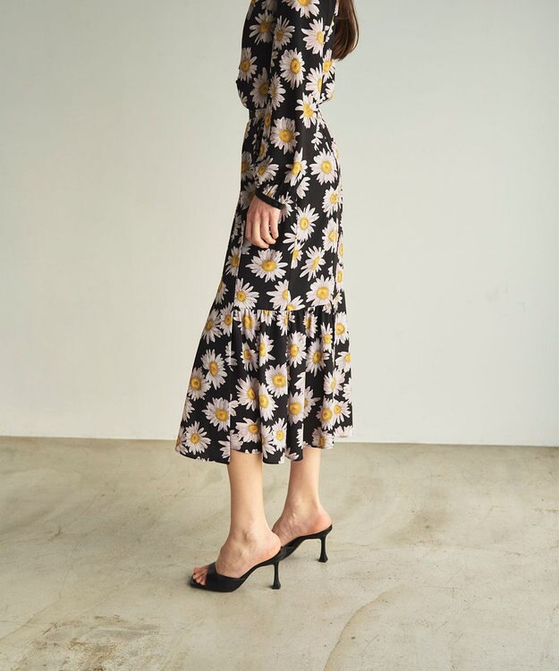 GRACE CONTINENTAL マーガレットフラワープリントスカート ブラック