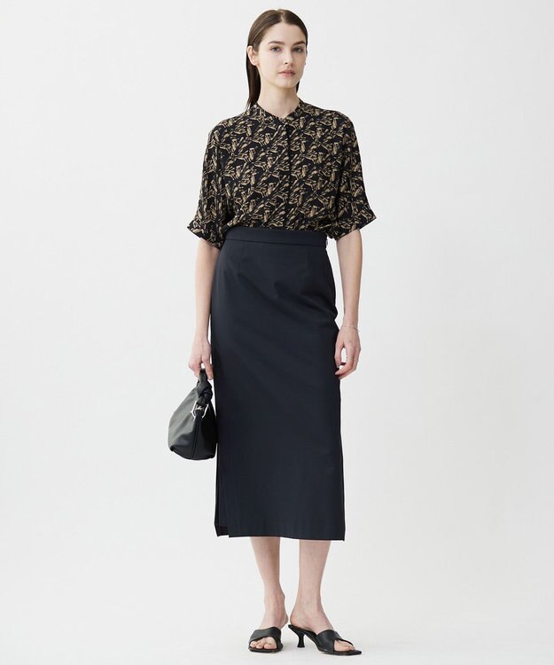 ICB L 【人気のため新色追加・接触冷感・UVケア・速乾・洗える】BackSatinAmunzen 5分袖バンドカラーブラウス ブラック×チノベージュ柄系