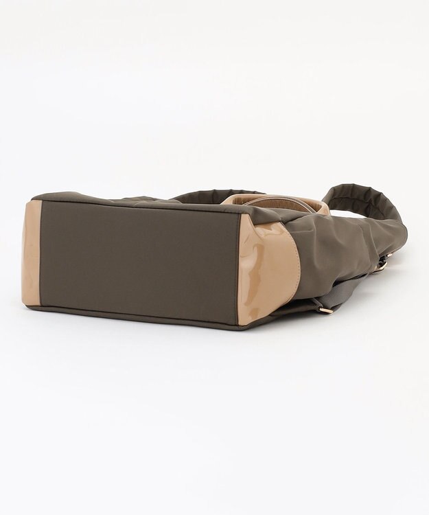 LA BAGAGERIE ツイルナイロン×エナメル リュックサック カーキ