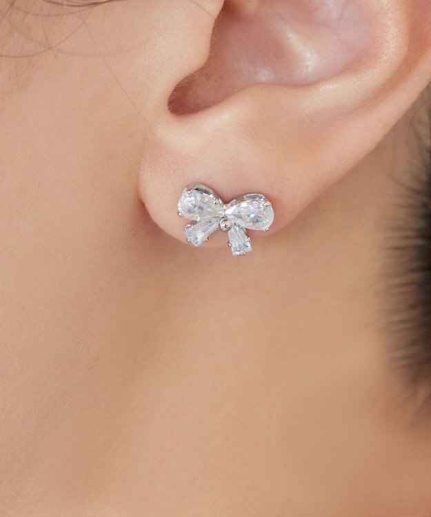 Tiaclasse 【金属アレルギー対応・選べる2タイプ】クリスタルリボンピアス シルバーB