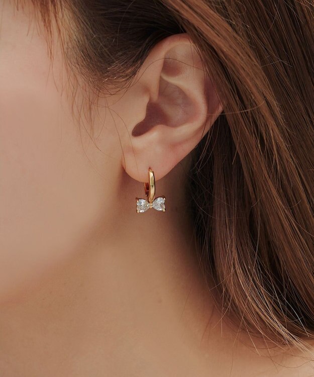 Tiaclasse 【金属アレルギー対応・選べる2タイプ】クリスタルリボンピアス ゴールドA