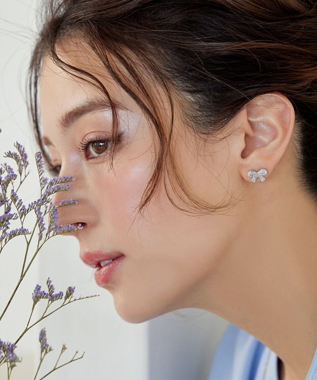 Tiaclasse 【金属アレルギー対応・選べる2タイプ】クリスタルリボンピアス シルバーB