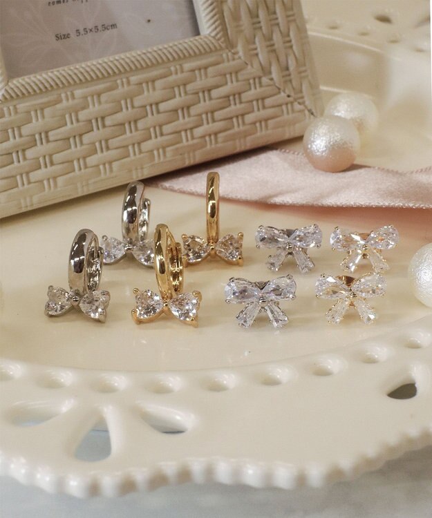 Tiaclasse 【金属アレルギー対応・選べる2タイプ】クリスタルリボンピアス ゴールドA