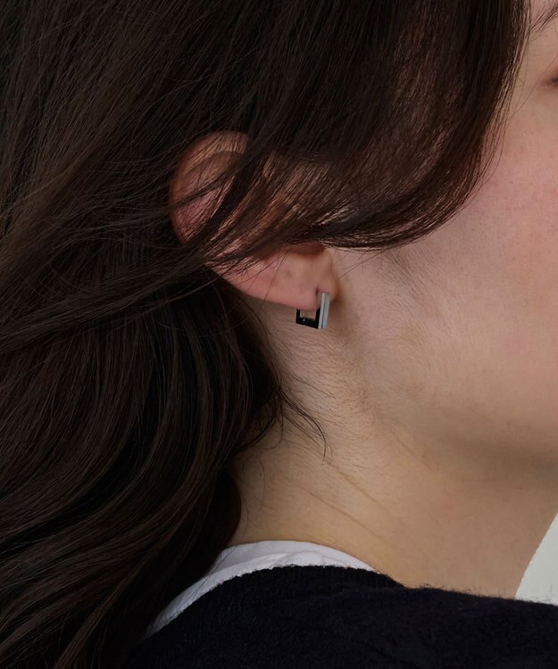 Phoebe 【金属アレルギー対応】ストレートスクエアフープピアス　シルバー/サージカルステンレス（片耳） シルバー