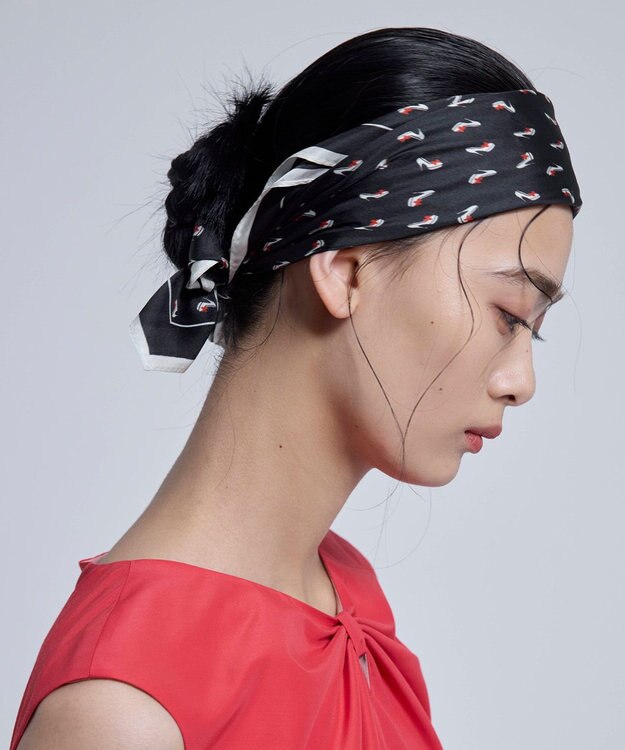 TOCCA 【岡崎紗絵さん着用】RIBBON&HIGHHEEL SILK SCARF シルクスカーフ ブラック系