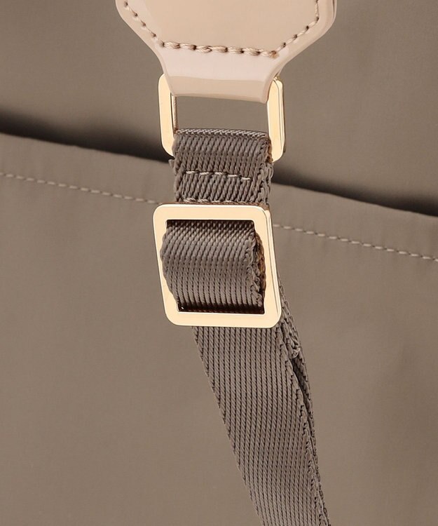 LA BAGAGERIE ツイルナイロン×エナメル リュックサック グレージュ