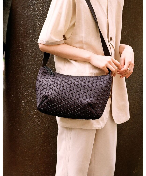 MIYABIYA LAQUOH【撥水加工】篭目柄エンボスボンディングショルダー ブラック