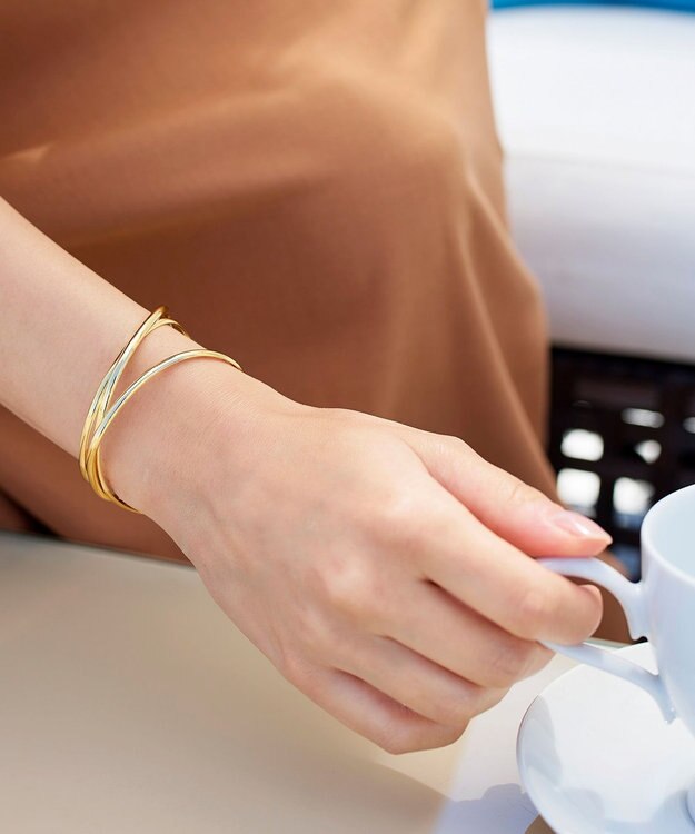 Tiaclasse ワイドクロスバングル ゴールド