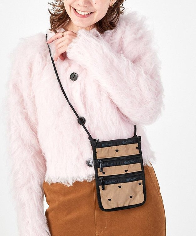 LeSportsac CROSSBODY PHONE BAG/モカブラックハートエンブロイダリー モカブラックハートエンブロイダリー