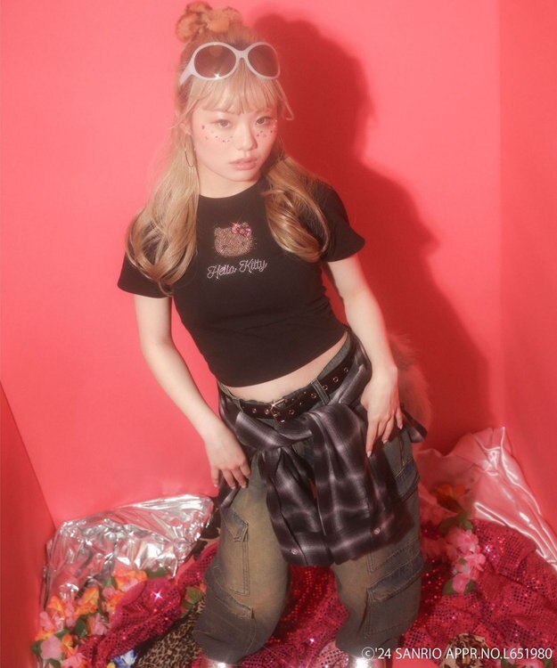 WEGO 【サンリオ】HELLOKITTYコラボラインストーンワンポイントT ブラック