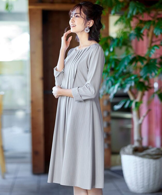 Tiaclasse 【洗える】スタイルアップも叶うピンタックワンピース グレーストライプ