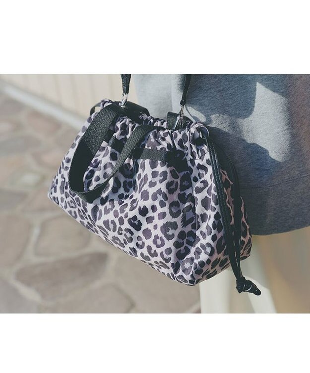 LeSportsac E/W CITY DRAWSTRING BAG??? /アップタウンレオパード/ブラック アップタウンレオパード/ブラック