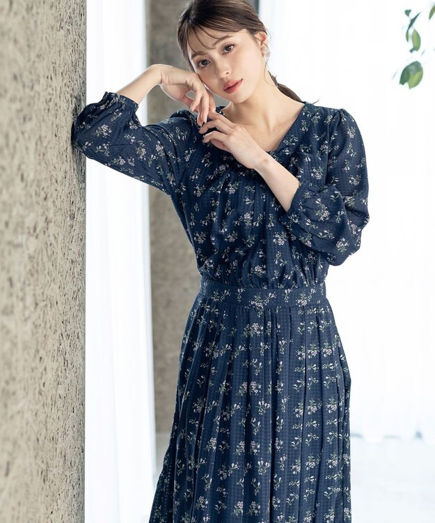 Tiaclasse L 【新色追加・洗える】シフォンギャザーワンピース ネイビーフラワー