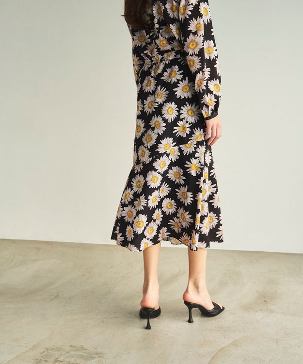 GRACE CONTINENTAL マーガレットフラワープリントスカート ブラック