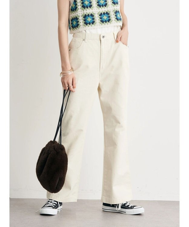 earth music&ecology カラーフレアパンツ Ivory