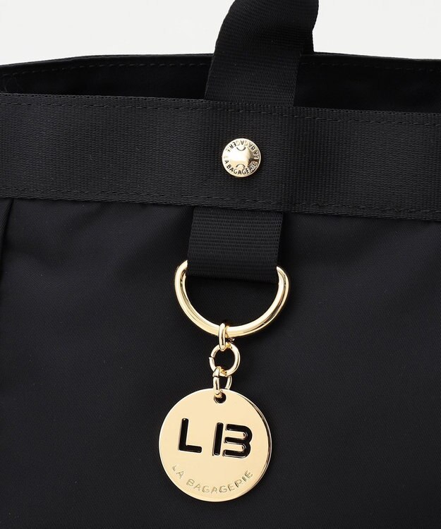LA BAGAGERIE チャーム付き　ナイロンリュック ブラック