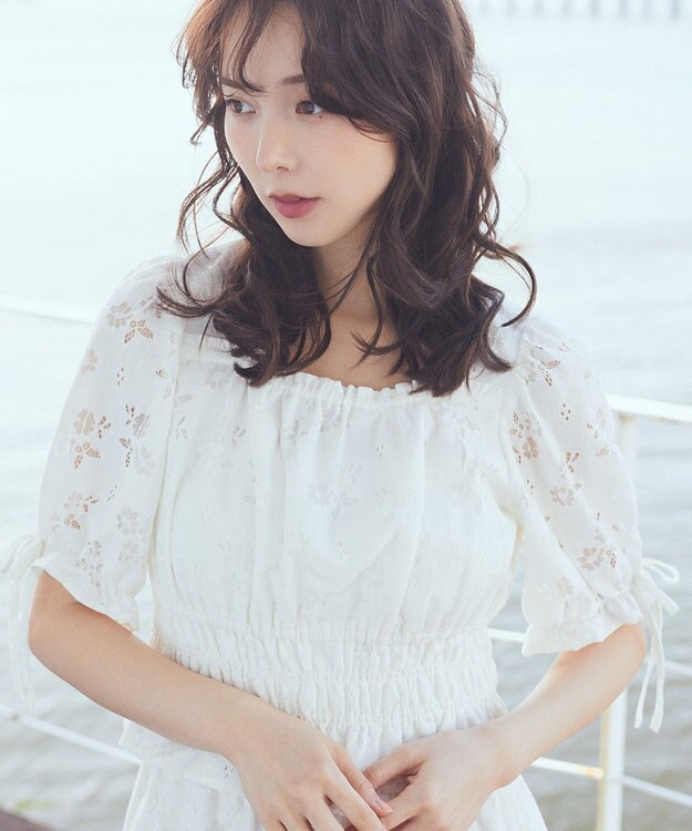 earth music&ecology 透かし花柄ブラウス Ivory