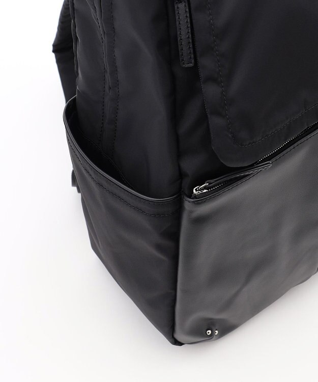 Y'SACCS NEWナイロン×レザーコンビシリーズ　前ポケットラージリュックサック ブラック
