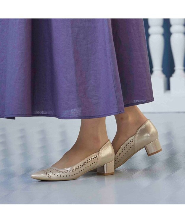 Riz raffinee <Riz raffinee>パンチングポインテッドトゥパンプス ベージュメタリック