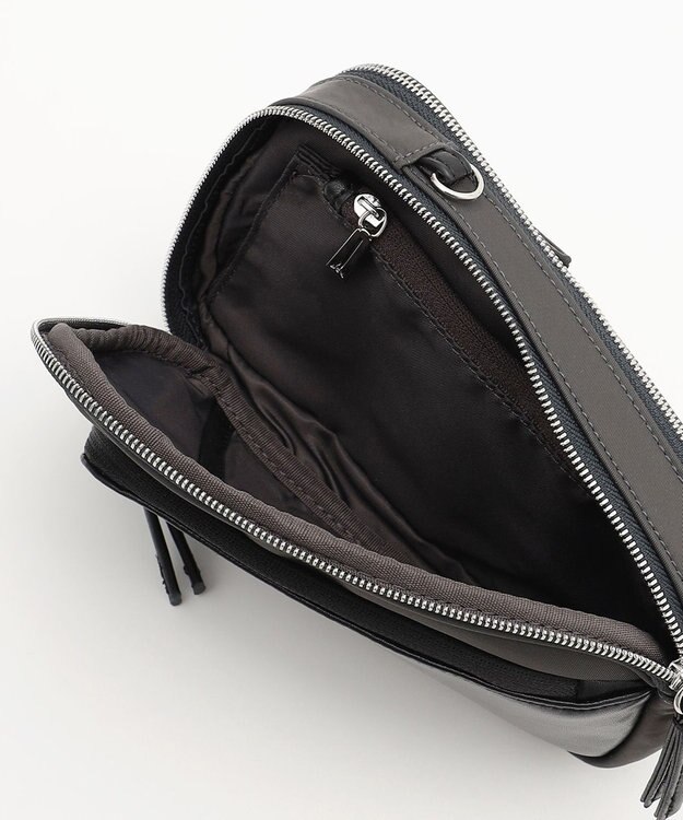 Y'SACCS ナイロン×リサイクルレザー　コンビマルチポシェット グレー