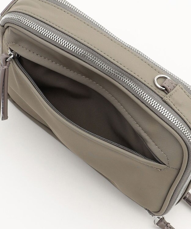 Y'SACCS ナイロン×リサイクルレザー　コンビマルチポシェット グレージュ