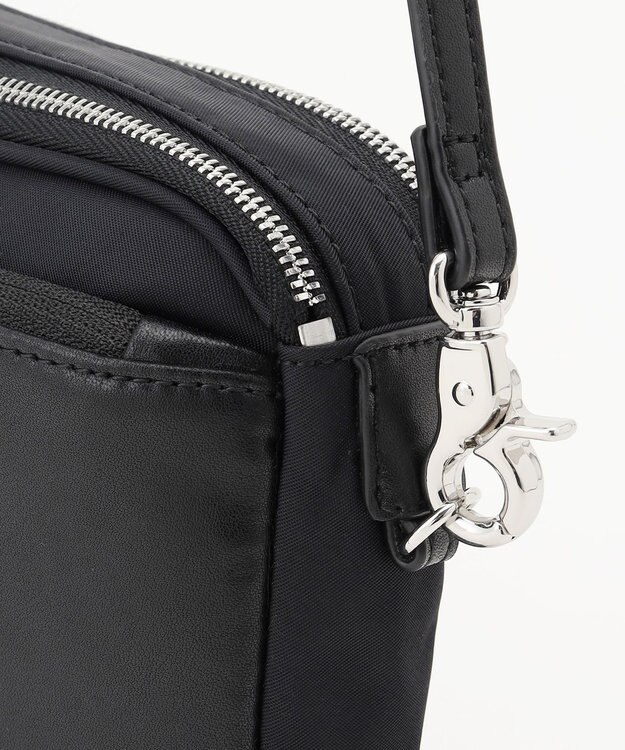 Y'SACCS ナイロン×リサイクルレザー　コンビマルチポシェット ブラック