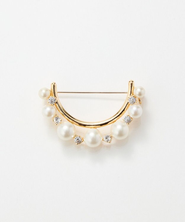 Phoebe <オンワード限定セット>痛くないシリーズ/金属アレルギー対応ソロパールフープライトフィットイヤリング×フォーマルパールビジューハーフブローチ ホワイト