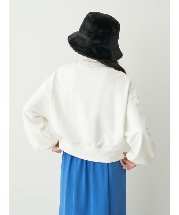 earth music&ecology クルーネック袖シャーリングスウェット White