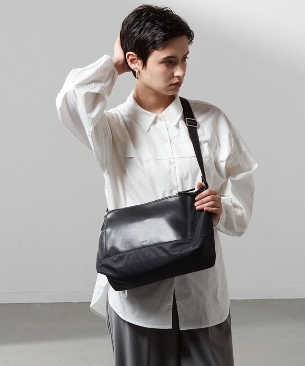 Y'SACCS ナイロン×リサイクルレザー　コンビマルチショルダー ブラック