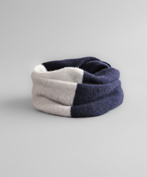 AND WOOL 〈上質な素材と手仕事から生まれたニット〉ホワイトカシミヤ100％のスヌード　（ツートンカラー） ネイビー×ライトグレー