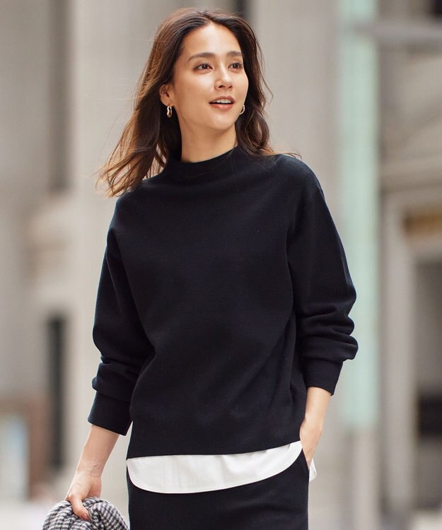 自由区 【WEB限定カラーあり】【セットアップ対応・洗える】レーヨンストレッチモックネック ニット ブラック×シャンパン