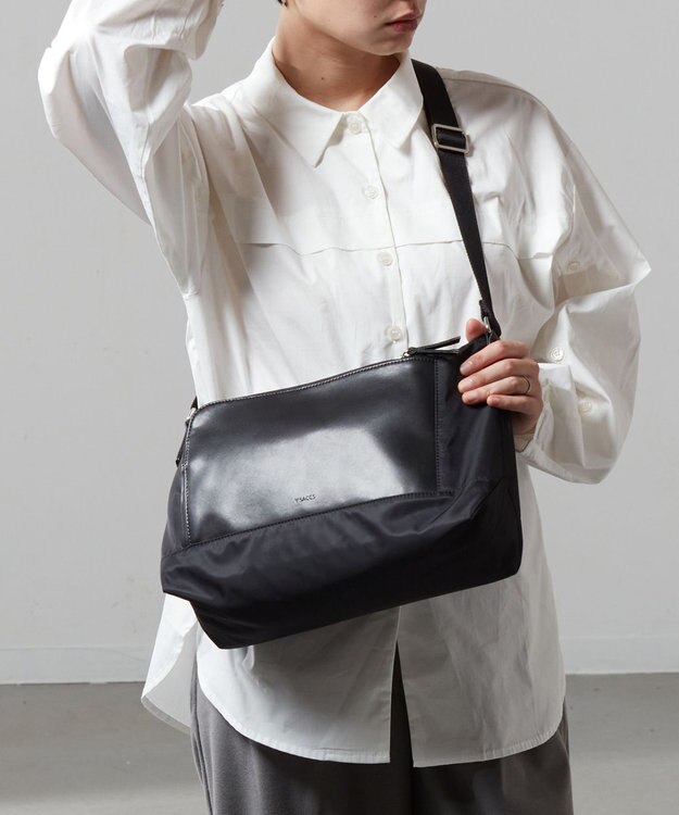Y'SACCS ナイロン×リサイクルレザー　コンビマルチショルダー ブラック