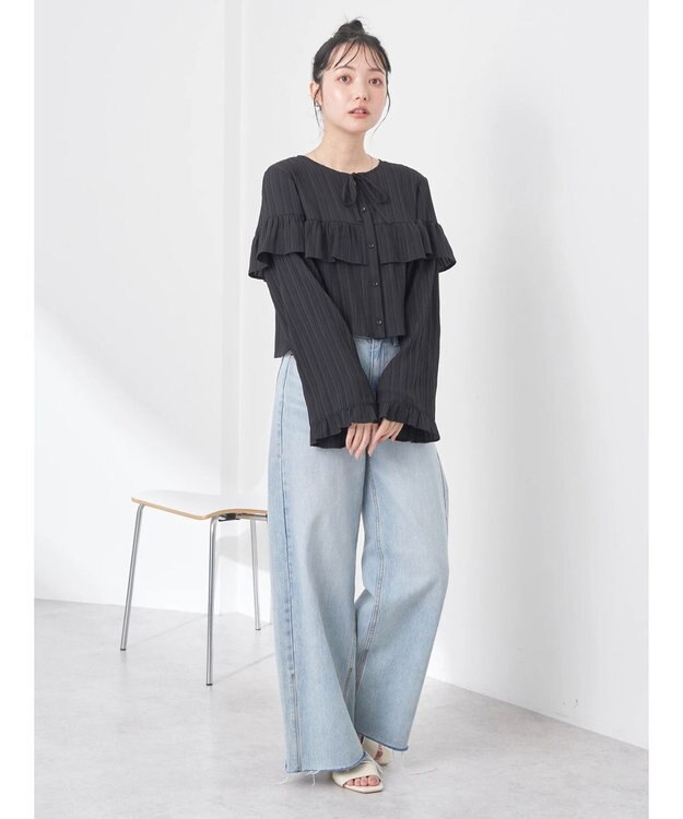 earth music&ecology フリル切替えショートブラウス Black