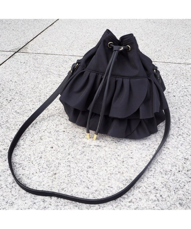 LA BAGAGERIE 【インスタグラマー chiyoさん×LA BAGAGERIE】フリルバケットバッグ ブラック