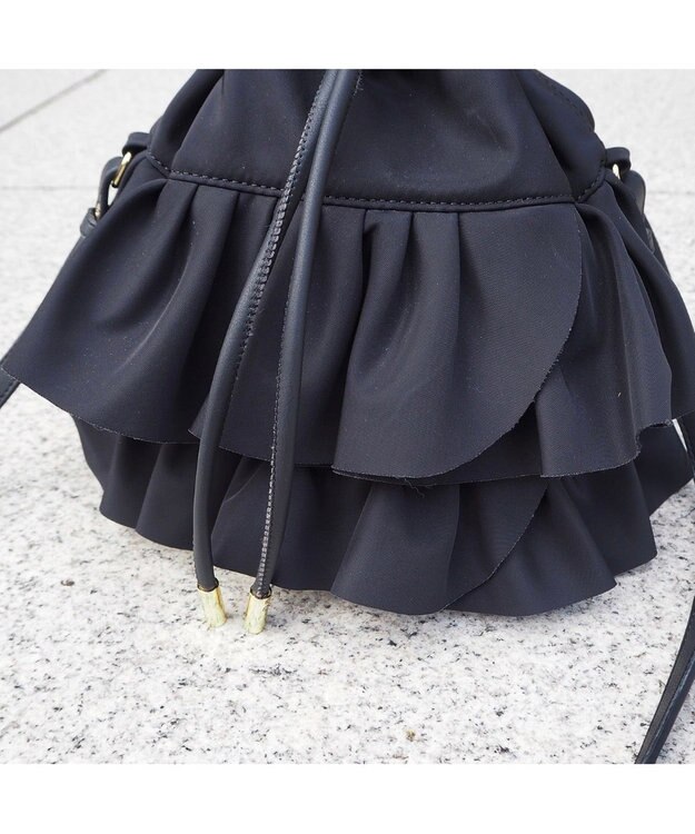 LA BAGAGERIE 【インスタグラマー chiyoさん×LA BAGAGERIE】フリルバケットバッグ ブラック