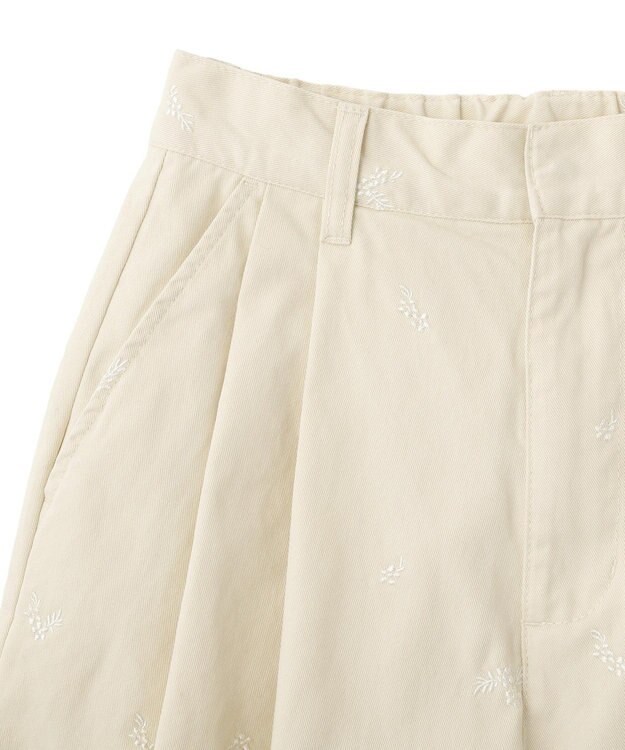 earth music&ecology 【綿100】フラワー刺繍ツイルカーブパンツ エクリュ