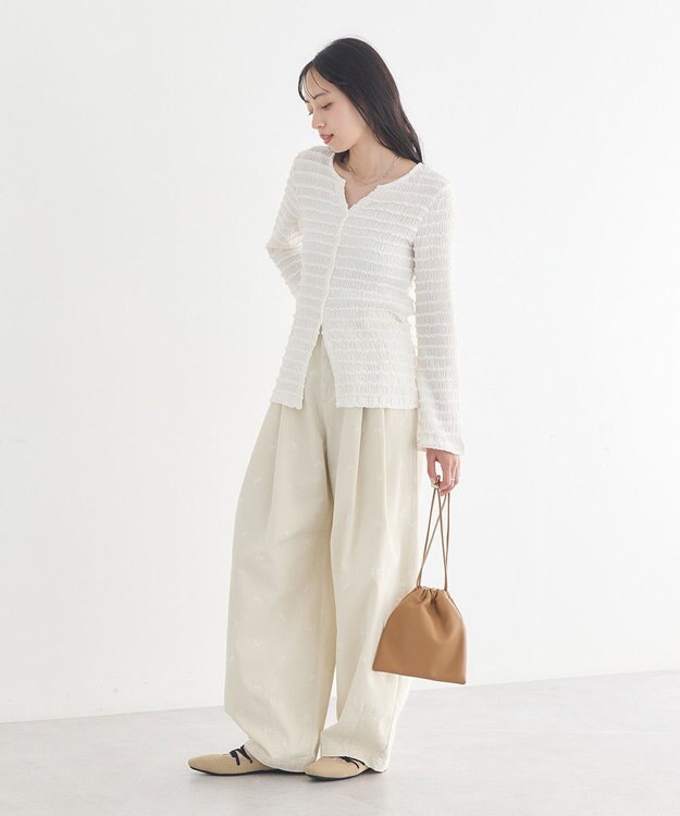 earth music&ecology 【綿100】フラワー刺繍ツイルカーブパンツ エクリュ