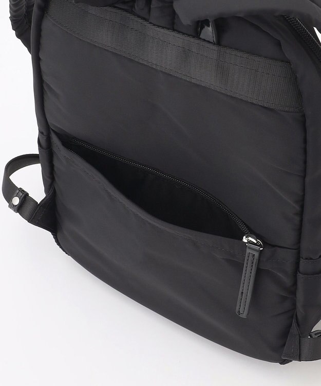 LA BAGAGERIE エナメルアクセントリュックサック ブラック