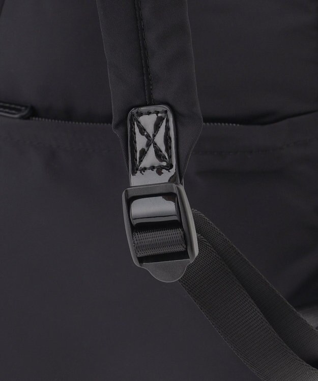 LA BAGAGERIE エナメルアクセントリュックサック ブラック