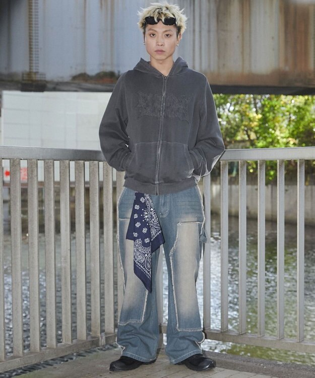 WEGO 【ユニセックス着用ITEM】ピグメントダメージアップリケZIPパーカー スミクロ