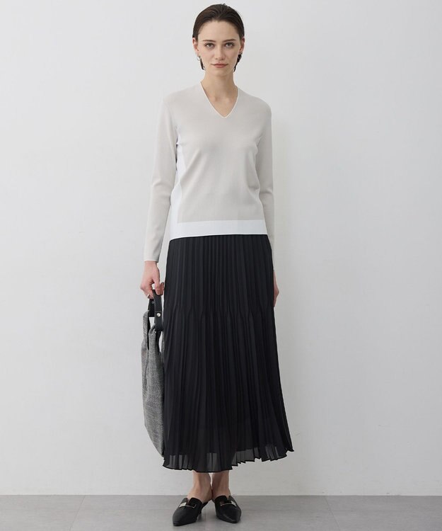 ICB L シンセティックフルニードル Vネックニット トープ×オフホワイト配色