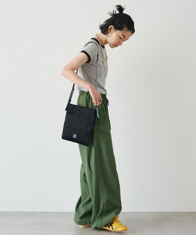 russet バイカラーレザーベルトフラットショルダーバッグ(SF-278) Black